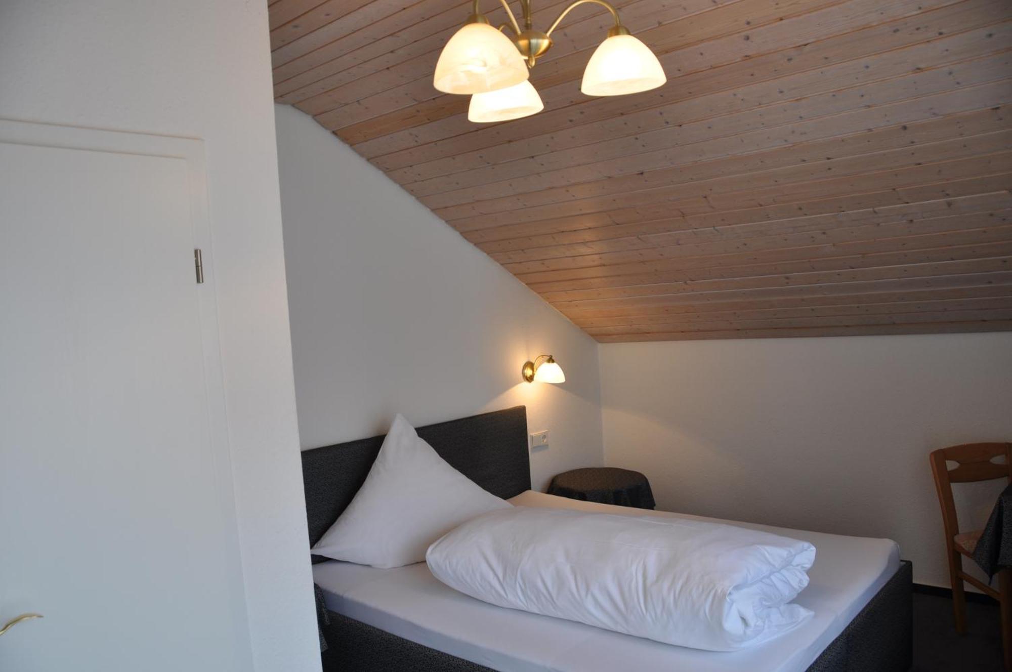 Gästehaus Ullmannshof Kirchheim am Neckar Zimmer foto